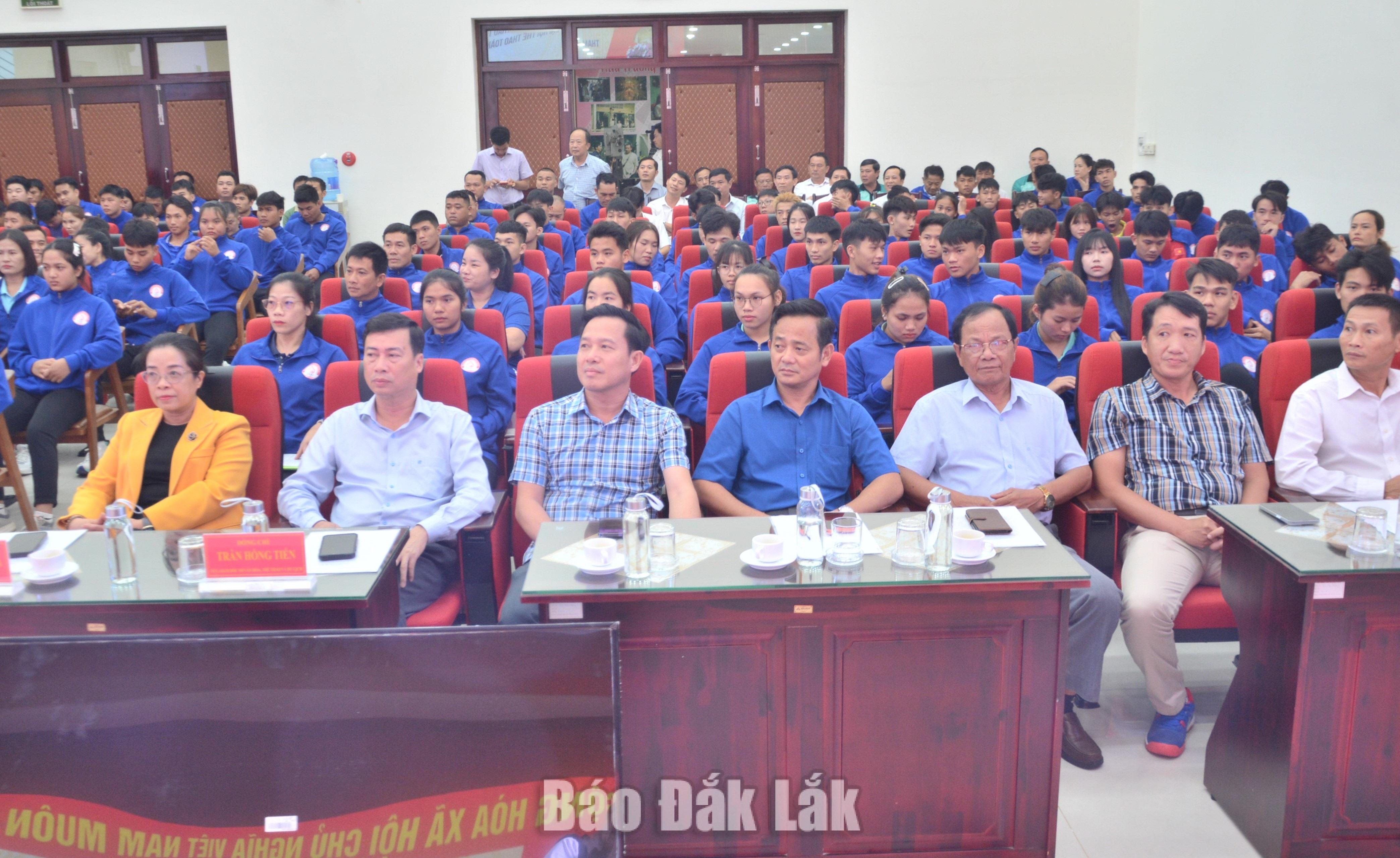 Các đại biểu, huấn luyện viên, vận động viên dự Lễ xuất quân.