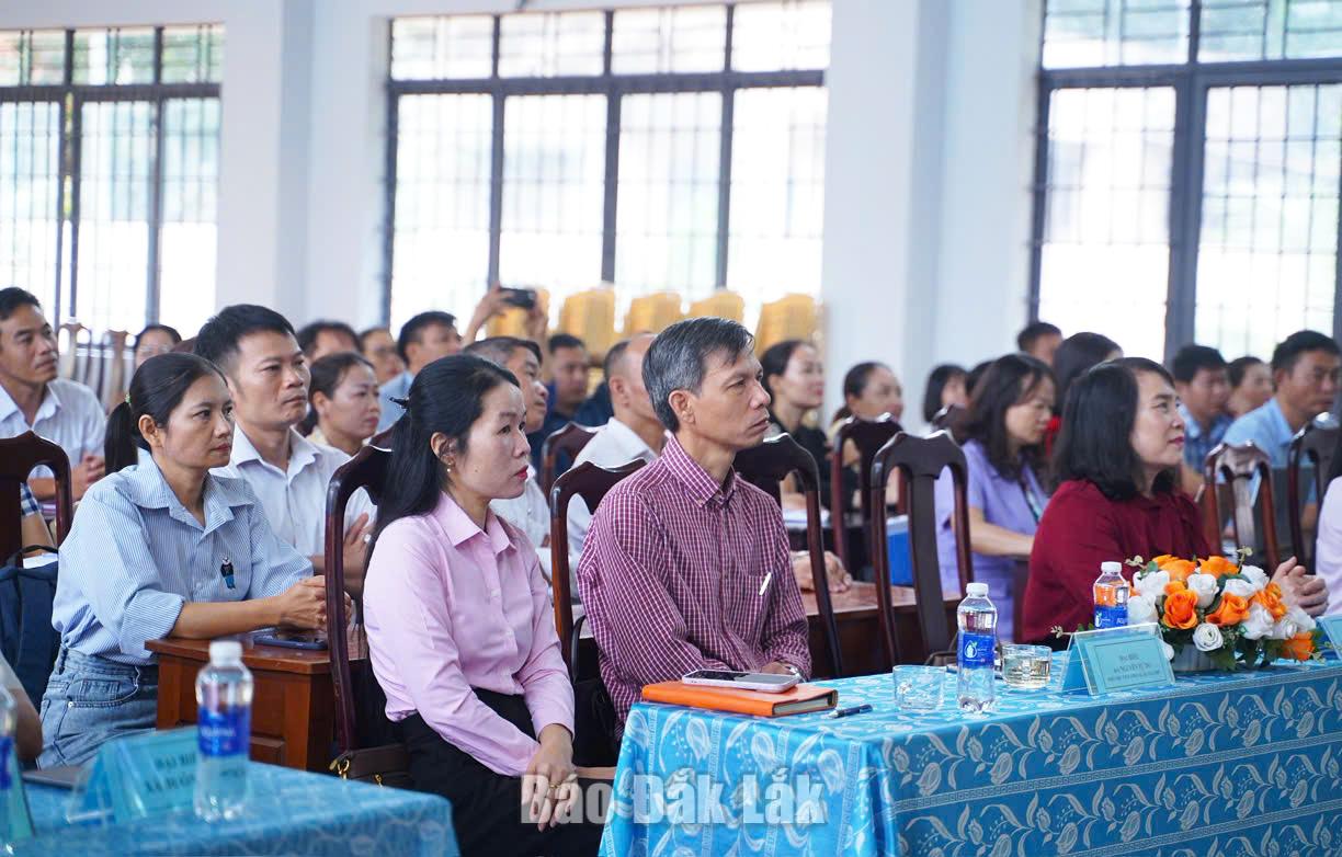 Tập huấn công tác tổ chức dạy học và hoạt động giáo dục đặc thù tại các trường phổ thông nội trú xã biên giới 3 Các đại biểu tham dự lớp tập huấn.