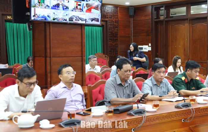 Đắk Lắk phổ biến, quán triệt các luật, nghị quyết mới của Quốc hội 4 Các đại biểu tham dự hội nghị.