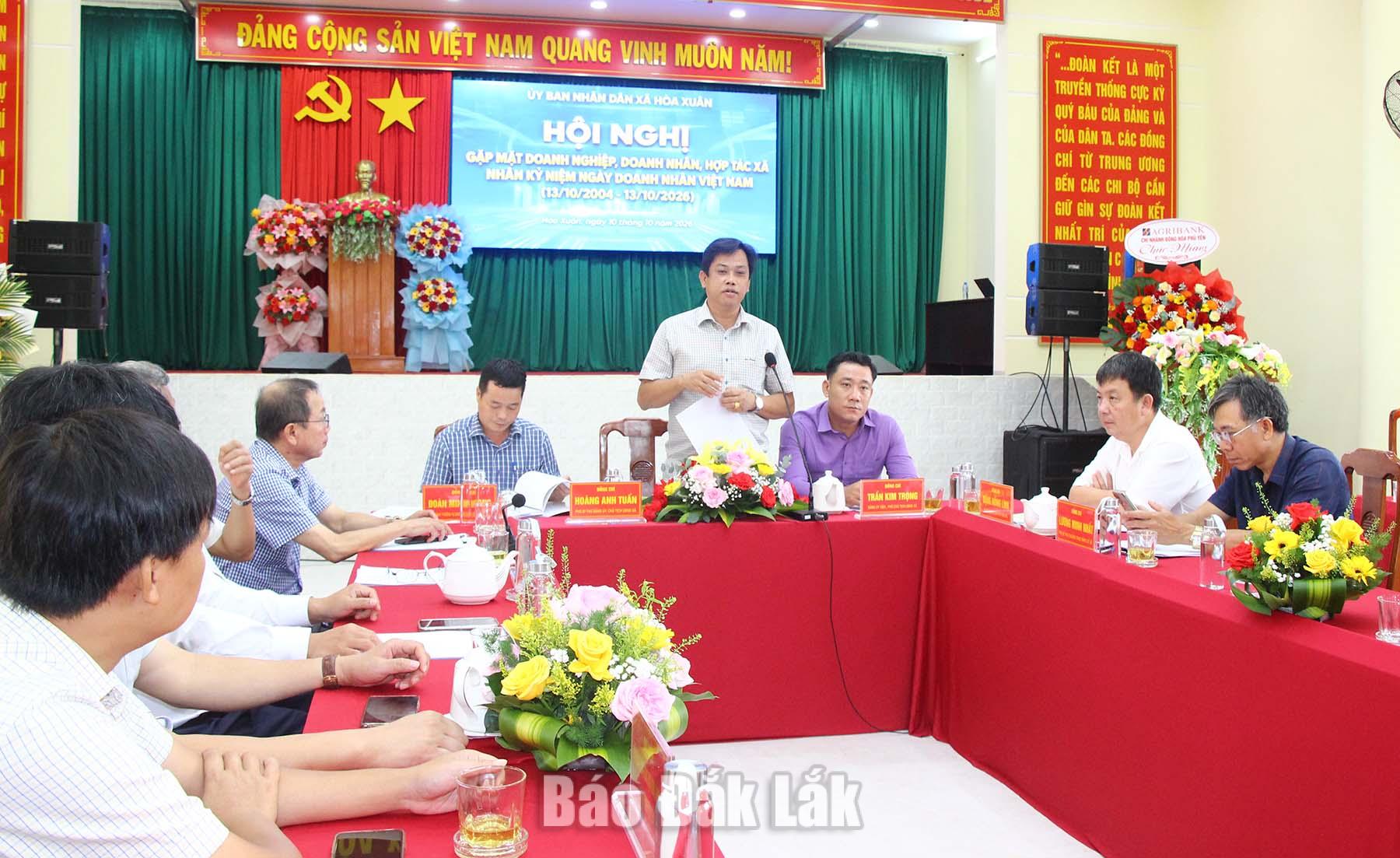 Hòa Xuân gặp mặt, đối thoại cùng doanh nghiệp 1 Lãnh đạo UBND xã Hòa Xuân chủ trì hội nghị.