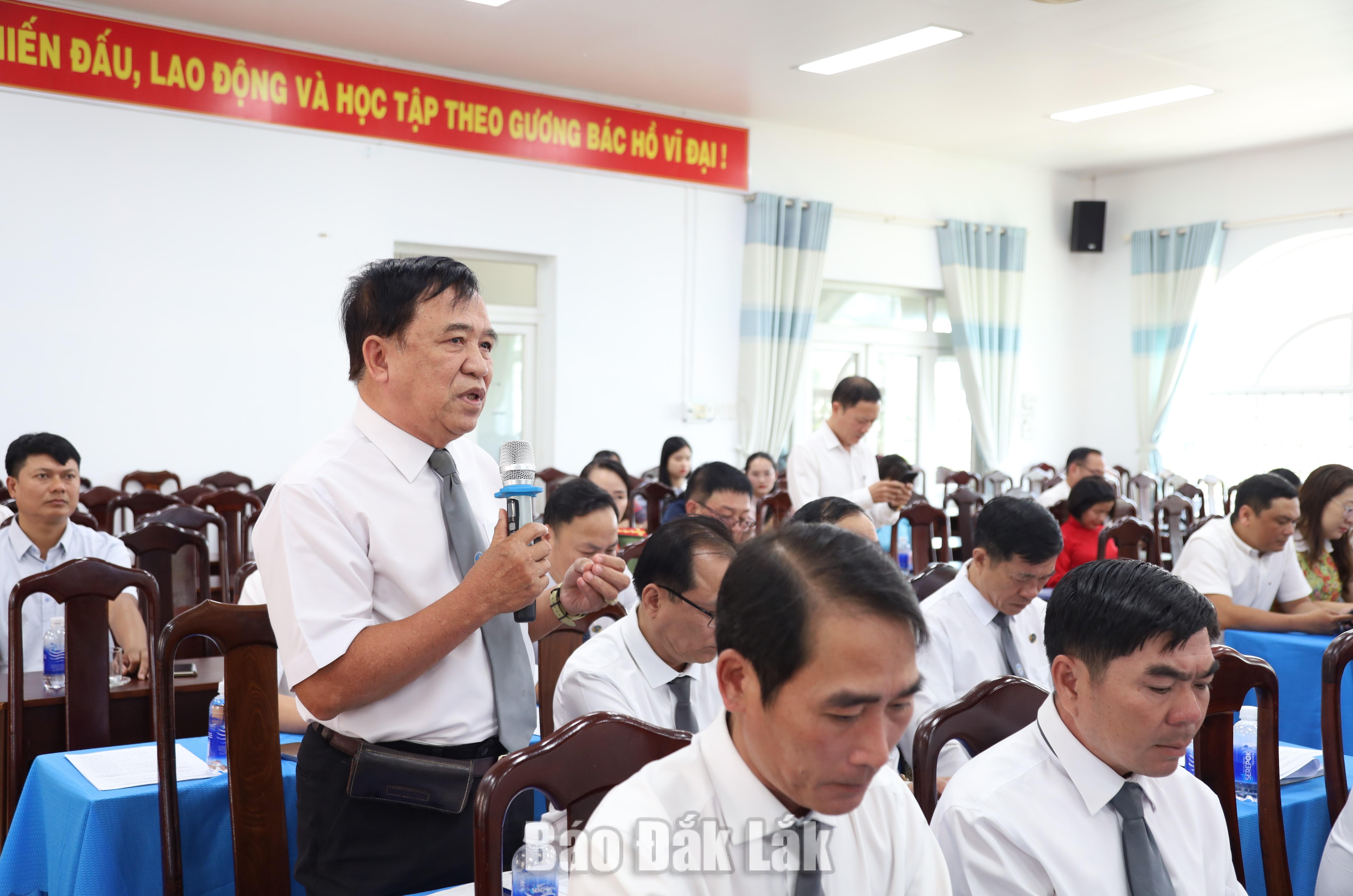 Luật sư Tạ Quang Tòng tham gia thảo luận.