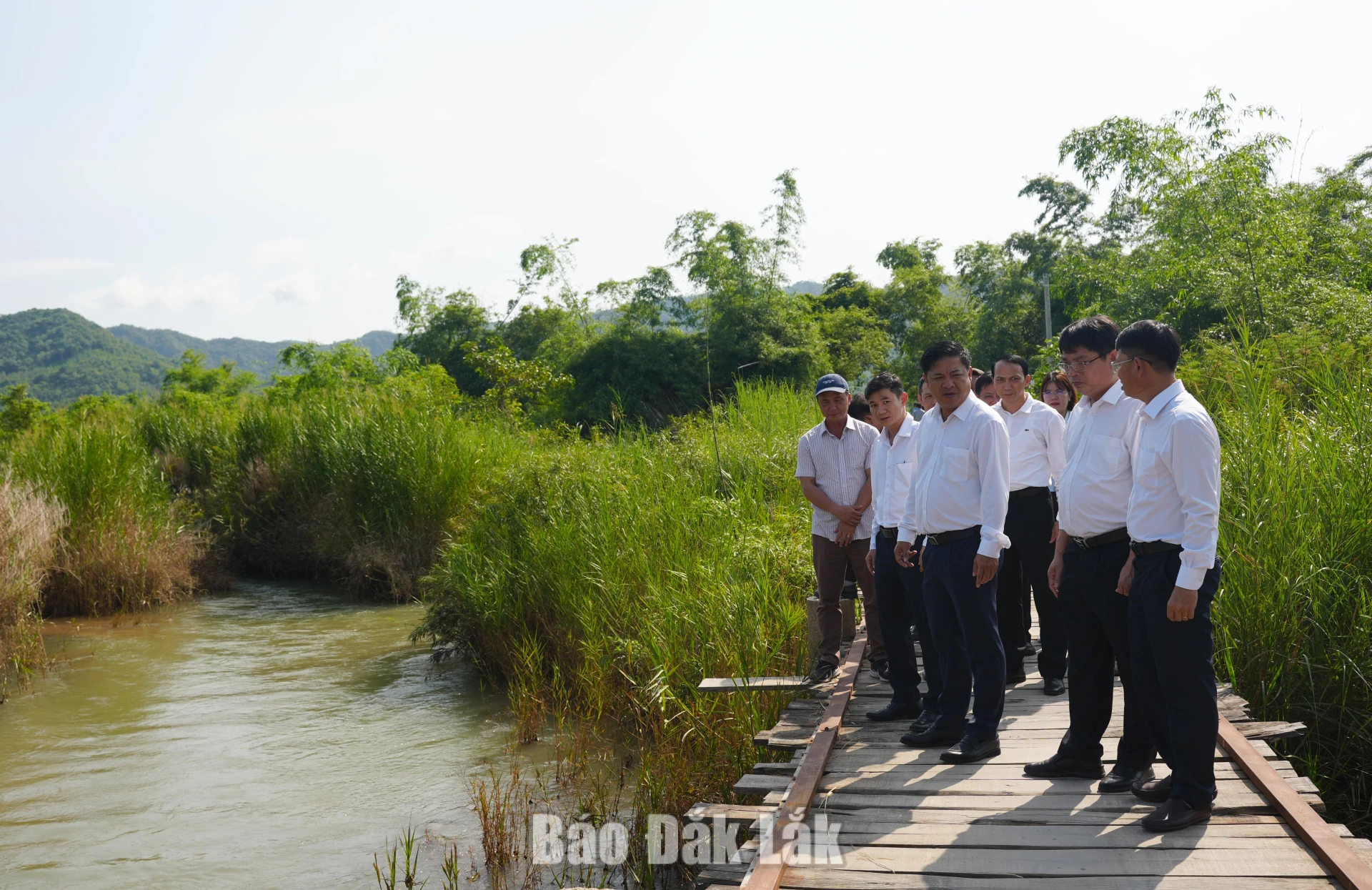 Bí thư Tỉnh ủy Lương Nguyễn Minh Triết kiểm tra công tác phòng, chống thiên tai tại xã Đồng Xuân 2 Đồng chí Lương Nguyễn Minh Triết yêu cầu rà soát, đề xuất đưa dự án cầu Sông Cô vào danh mục khắc phục hậu quả bão lũ năm 2026.