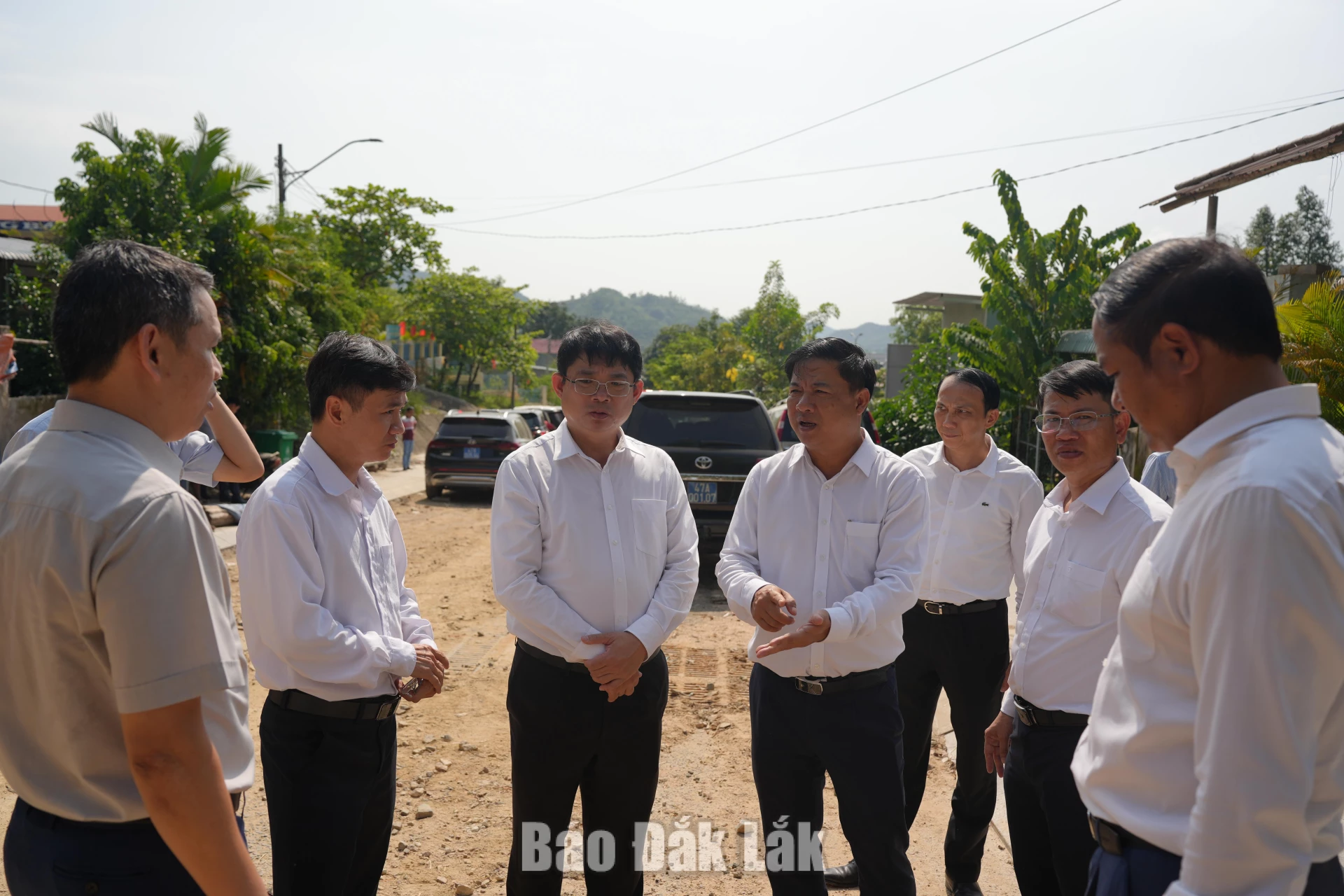 Bí thư Tỉnh ủy Lương Nguyễn Minh Triết kiểm tra công tác phòng, chống thiên tai tại xã Đồng Xuân 3 tuyến đường lên Dốc Dán, thôn Long Châu.