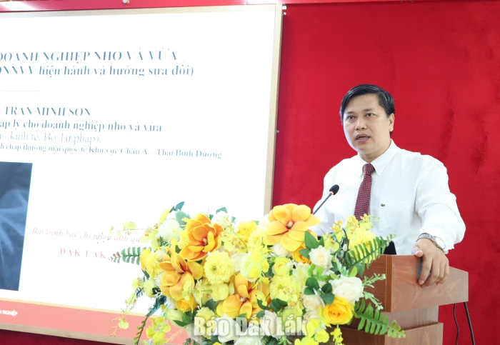 Nâng cao kỹ năng hỗ trợ pháp lý cho doanh nghiệp nhỏ và vừa 3 Tiến sĩ Trần Minh Sơn, Giám đốc Trung tâm Hỗ trợ pháp lý cho doanh nghiệp nhỏ và vừa (Cục Pháp luật dân sự - kinh tế, Bộ Tư pháp) giới thiệu những nội dung trọng tâm.