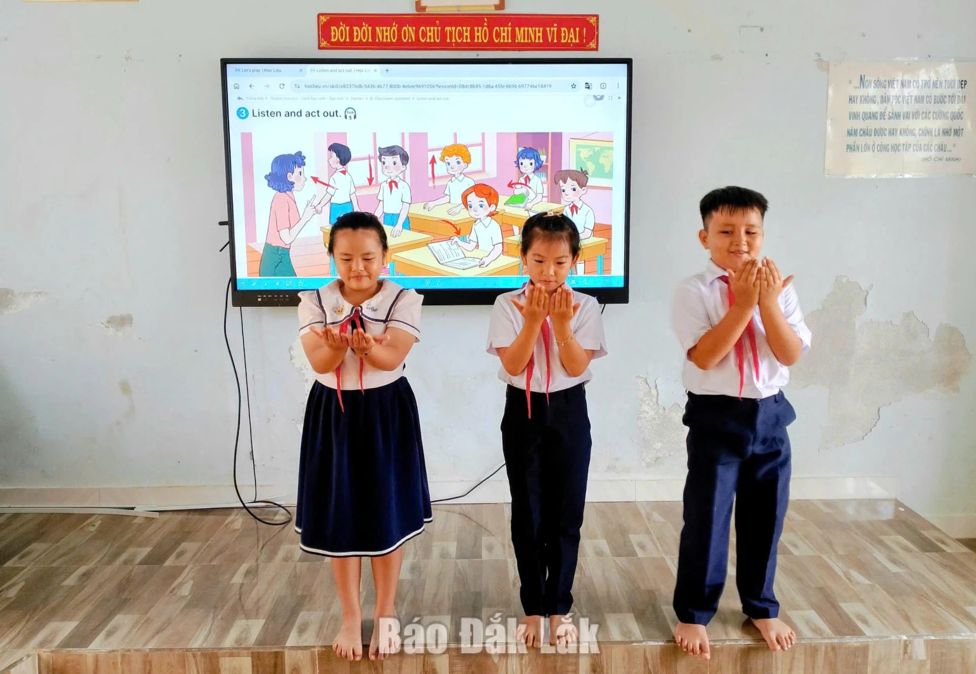Mở rộng cơ hội học tập với công nghệ số 2 Học sinh Trường Tiểu học Vân Hòa (xã Vân Hoà) tăng kỹ năng nghe, nói với bài giảng điện tử.