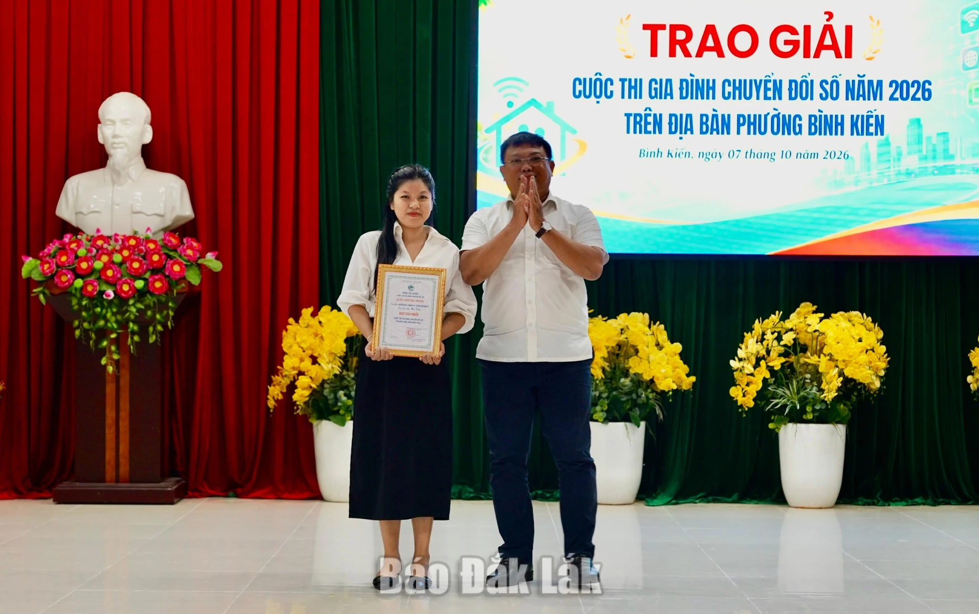 Phường Bình Kiến hưởng ứng Ngày Chuyển đổi số quốc gia 2 Ban tổ chức trao giải Cuộc thi