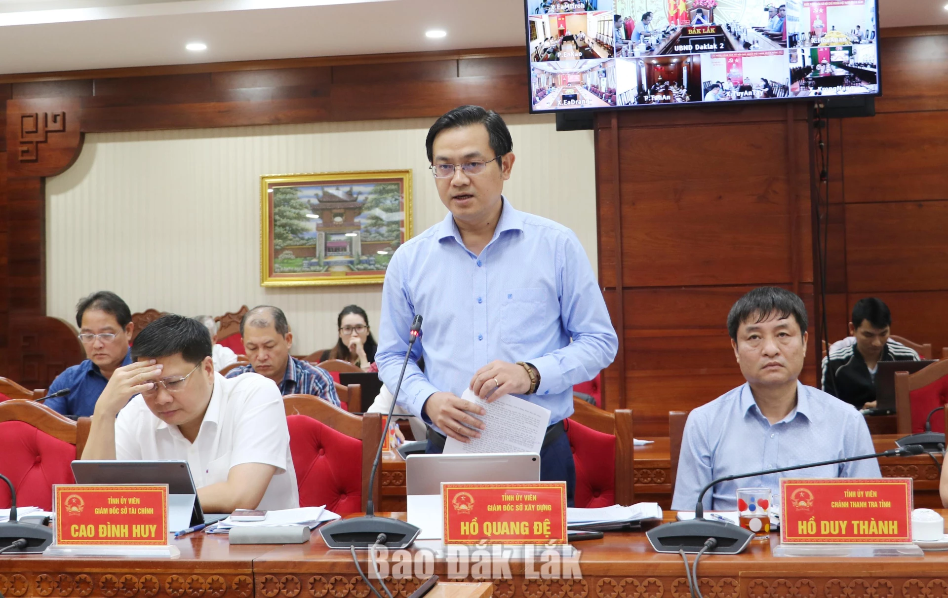 Giám đốc Sở Xây dựng Hồ Quang Đệ báo cáo việc thực hiện các chỉ tiêu, nhiệm vụ của ngành xây dựng.