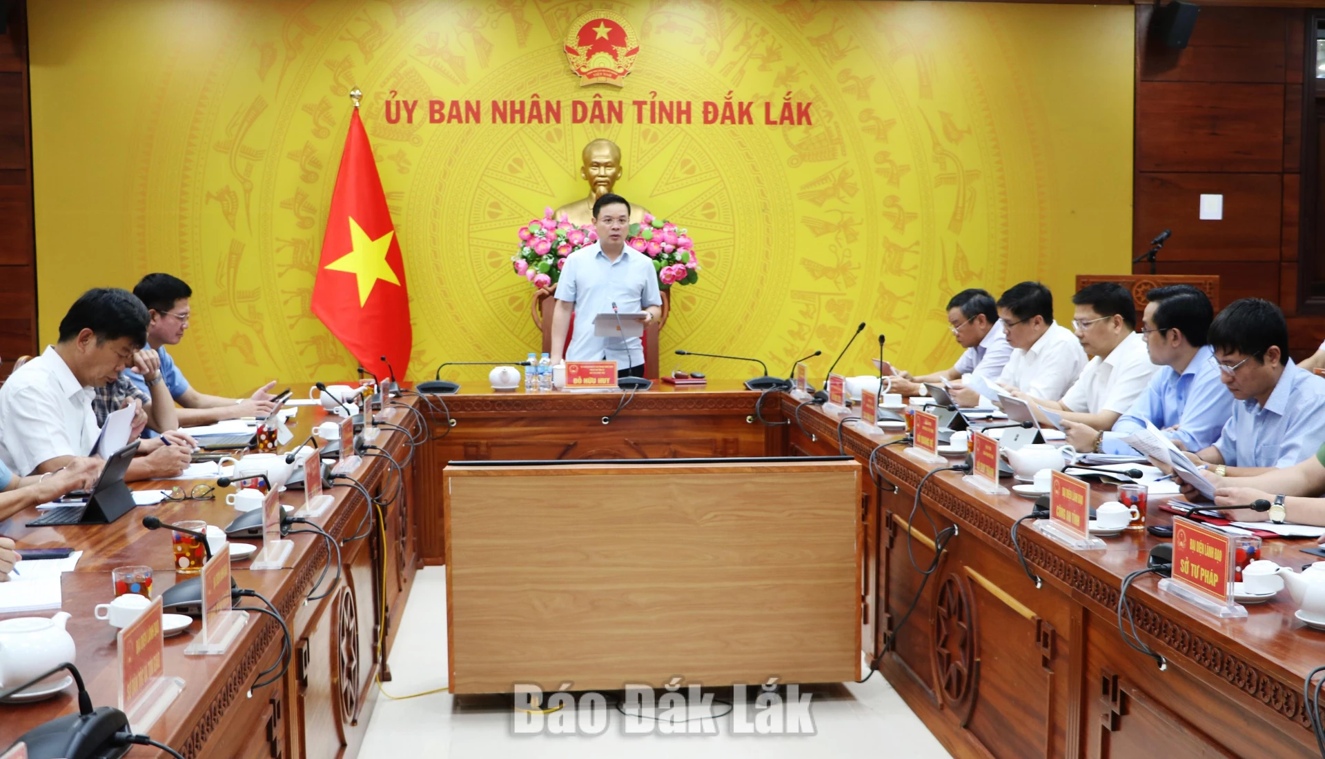 Quang cảnh buổi làm việc 