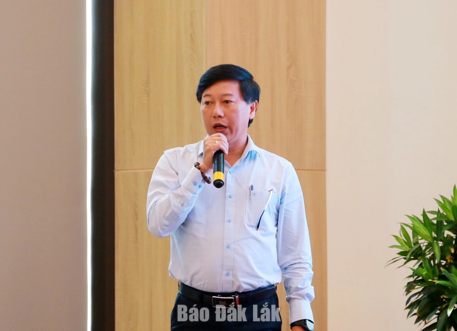 Ông Mã Khai Hiền, Giám đốc Trung tâm nghiên cứu và phát triển về tiết kiệm năng lượng trình bày tham luận.