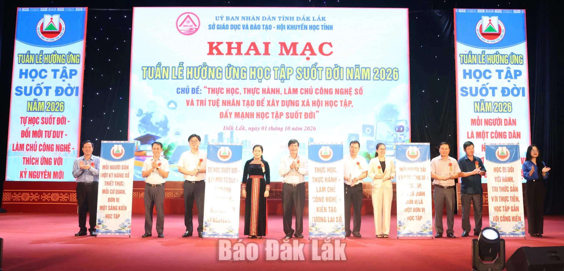 Các đại biểu trao thông điệp về