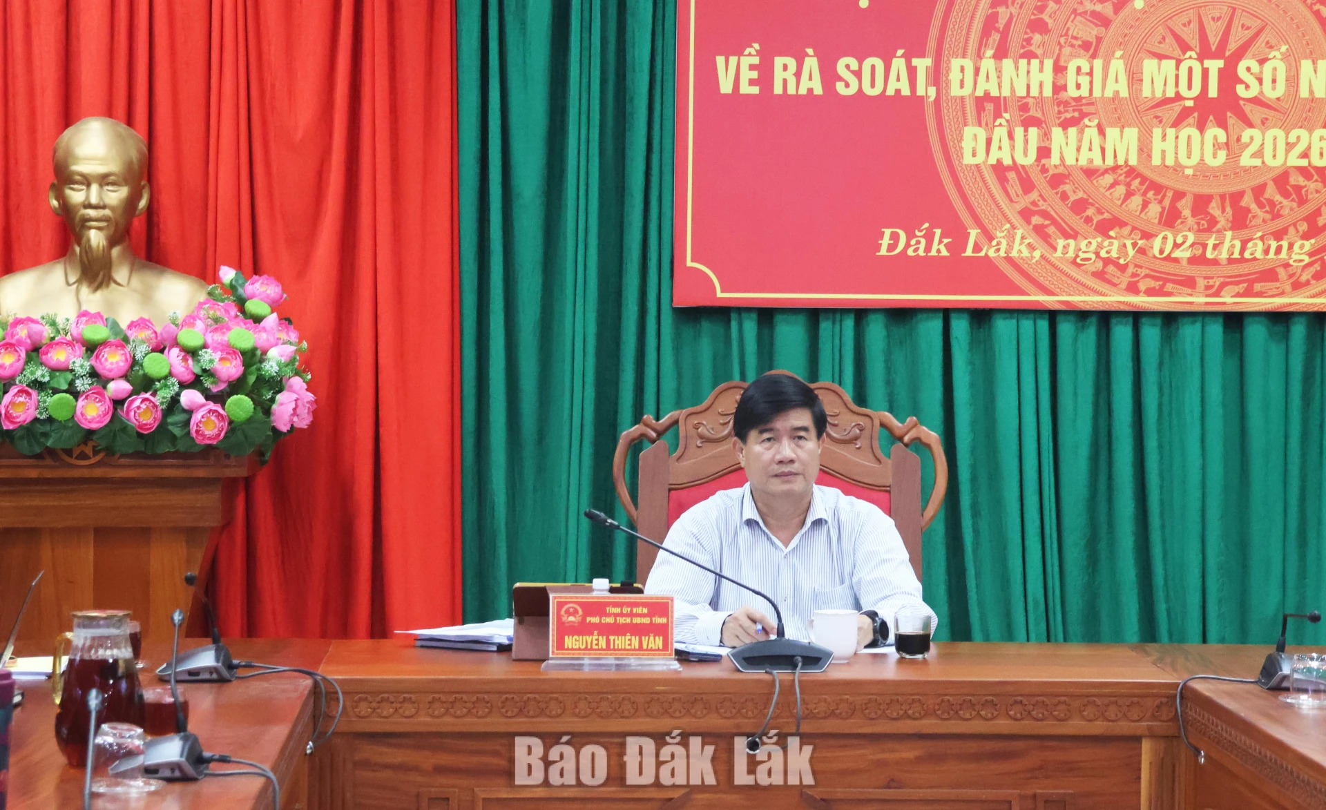 Tiếp tục đổi mới công tác quản trị trường học 2 Phó Chủ tịch UBND tỉnh Nguyễn Thiên Văn tham dự hội nghị tại điểm cầu Đắk Lắk.