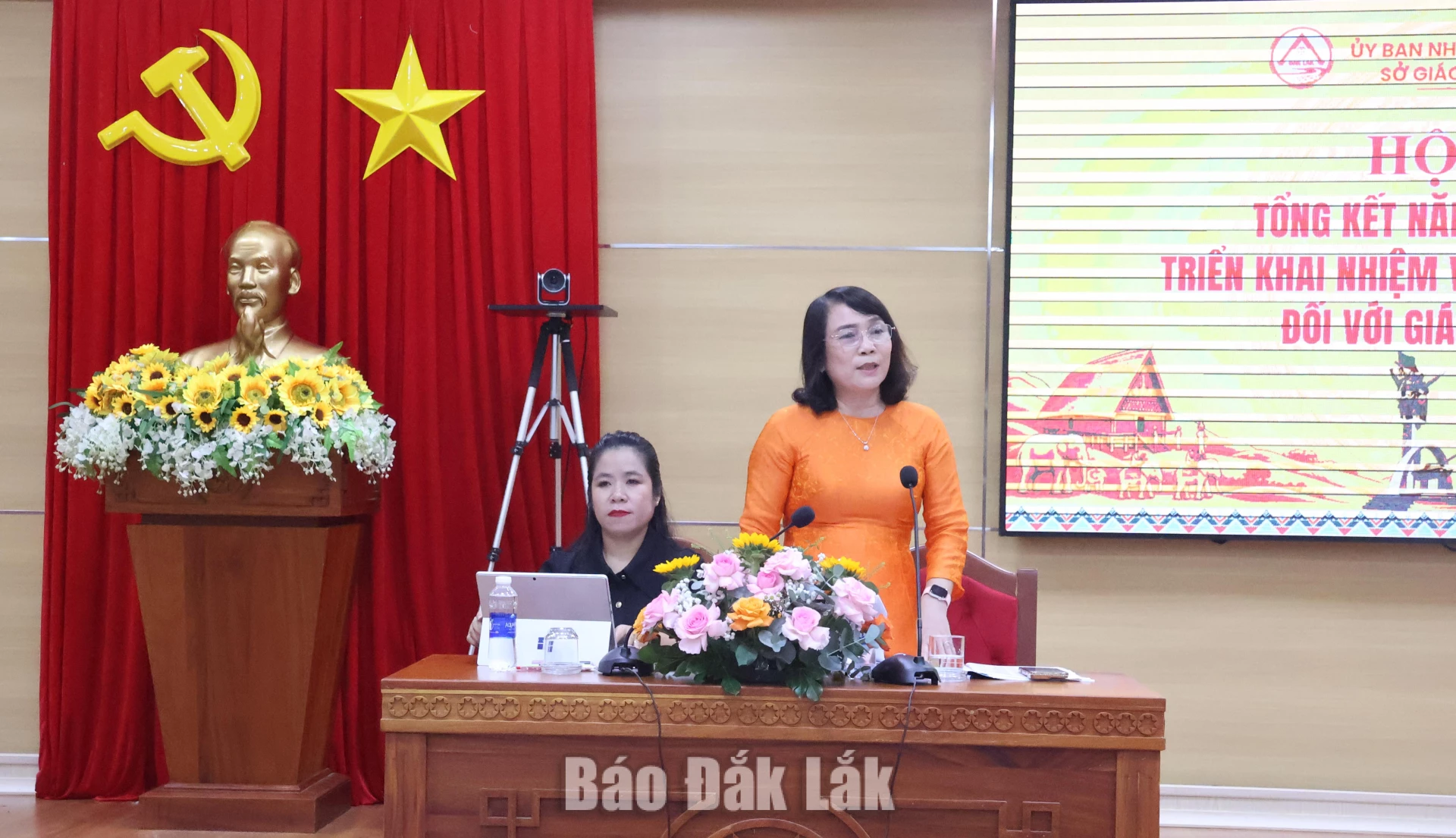 Đẩy mạnh chuyển đổi số, nâng cao chất lượng giáo dục phổ thông 3 Đại biểu chủ trì nội dung thảo luận chuyên môn nâng cao chất lượng giáo dục phổ thông.