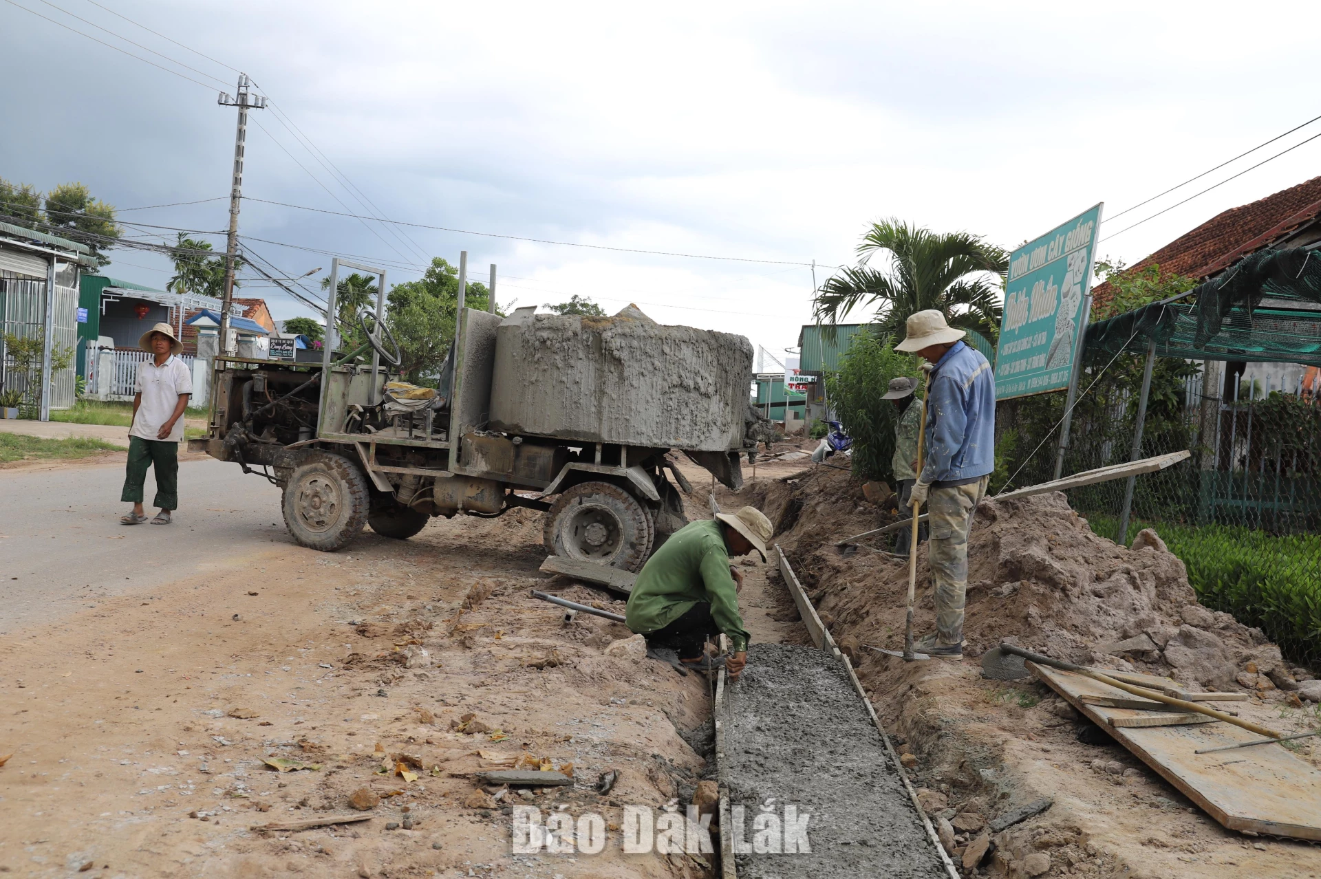 Xã Ea Păl: Tăng tốc hoàn thành chỉ tiêu tăng trưởng 1 Một số tuyến đường giao thông trên địa bàn xã Ea Păl được đầu tư, nâng cấp nhằm tạo thuận lợi cho người dân đi lại.