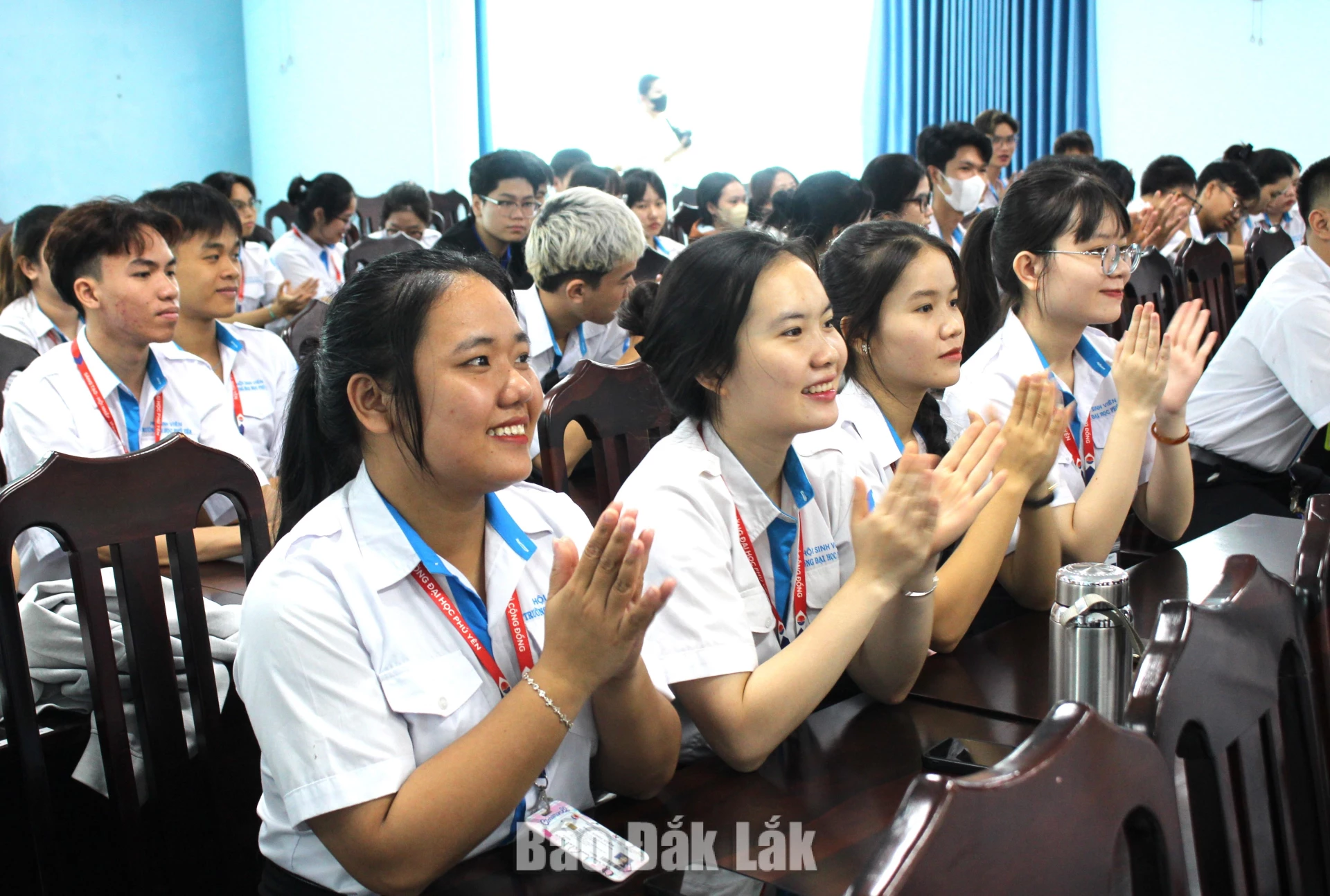 Sinh viên Trường đại học Phú Yên tham gia lớp tập huấn kiến thức bảo vệ quyền lợi NTD do Hội Bảo vệ quyền lợi NTD tỉnh tổ chức.