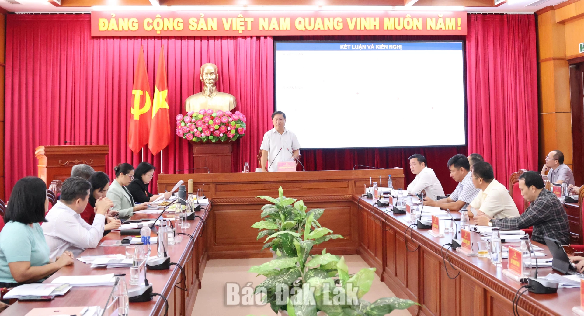 Bí thư Tỉnh ủy Đắk Lắk Lương Nguyễn Minh Triết chủ trì cuộc họp.