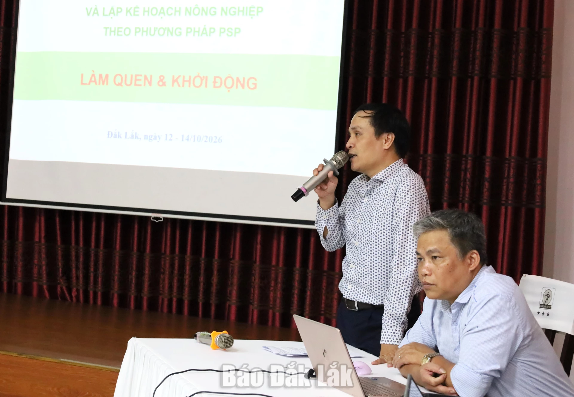 Khai mạc khóa tập huấn đồng xây dựng bản tin khí hậu nông nghiệp theo phương pháp PSP 1 Ông Nguyễn Tuấn Anh, Phó Giám đốc Dự án SACCR-MARD phát biểu khai mạc.