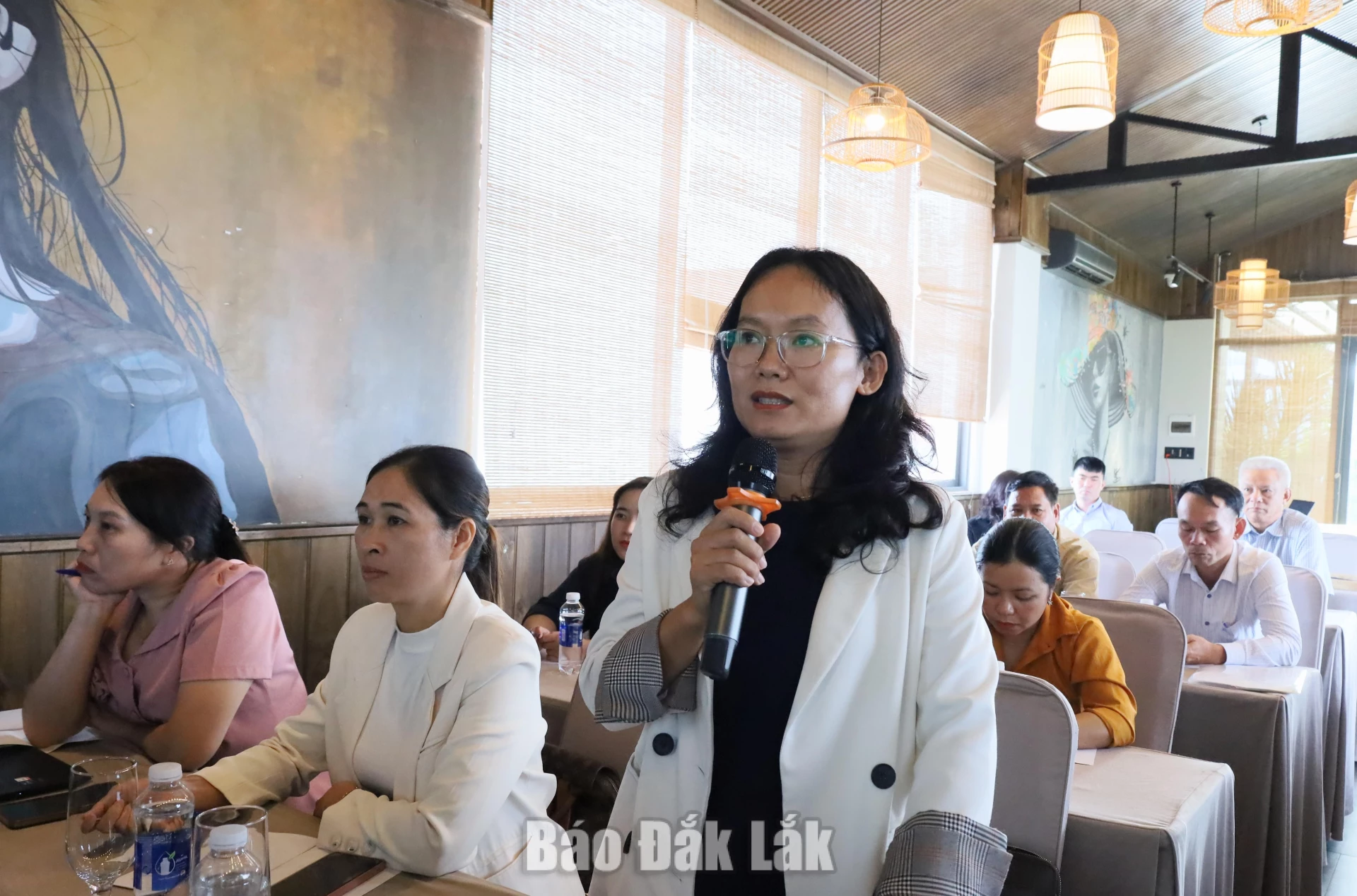 Tăng cường khả năng chống chịu cho nông nghiệp quy mô nhỏ trên địa bàn Đắk Lắk 3 Đại diện Phòng Kinh tế xã Ea Phê phát biểu ý kiển thảo luận.