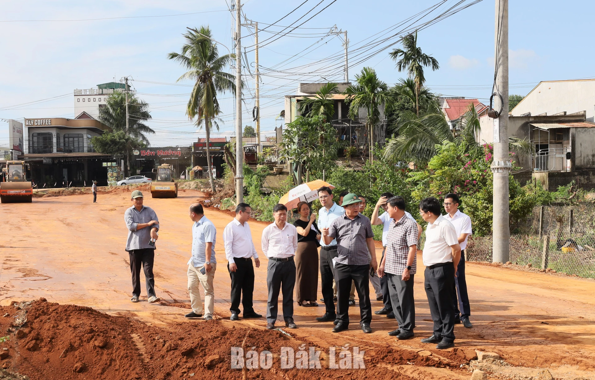 Phó Chủ tịch UBND tỉnh Nguyễn Thiên Văn kiểm tra thực tế tại công trình dự án.