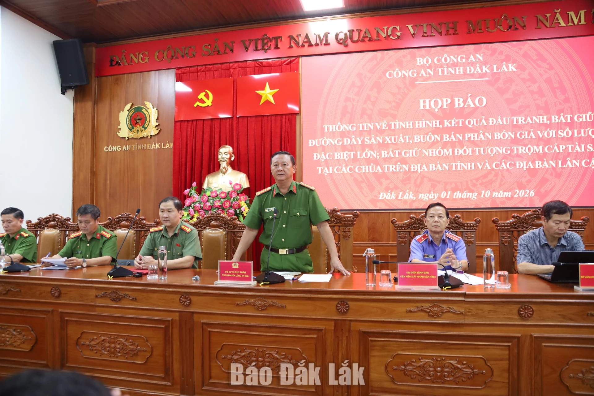 Công an tỉnh thông tin về hai vụ án lớn 1 Đại tá Võ Duy Tuấn, Phó Giám đốc Công an tỉnh, Thủ trưởng Cơ quan Cảnh sát điều tra Công an tỉnh phát biểu tại cuộc họp.