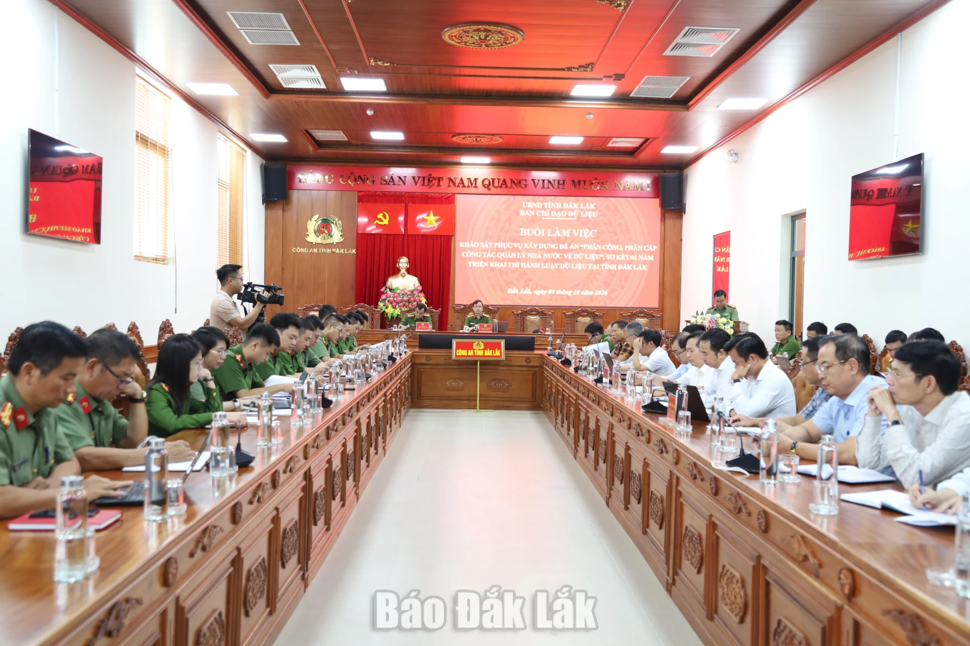 Khảo sát công tác quản lý nhà nước về dữ liệu tại Đắk Lắk 1 Quang cảnh buổi làm việc.