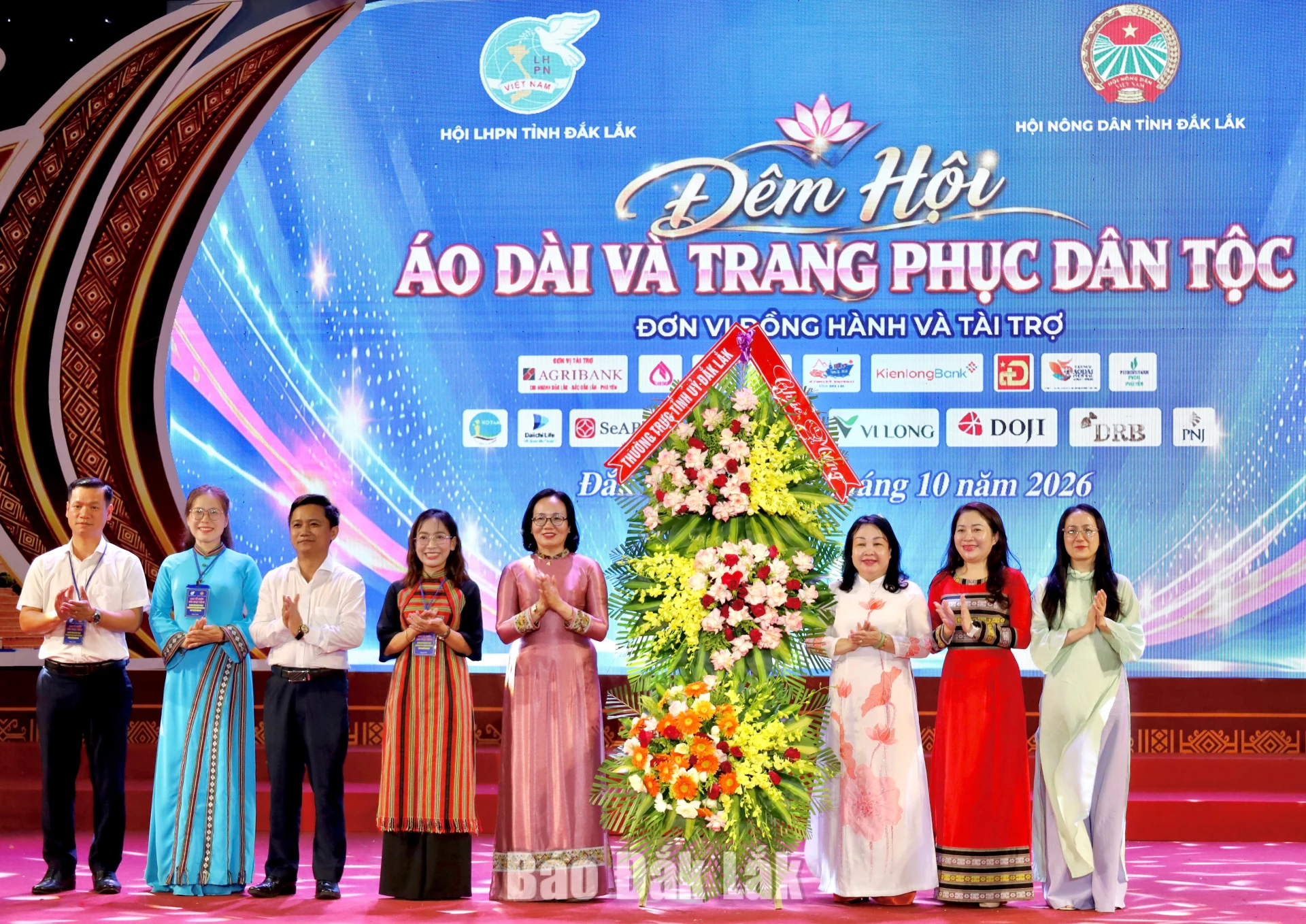 Rực rỡ sắc màu văn hóa trong Đêm hội Áo dài và trang phục dân tộc 3 Phó