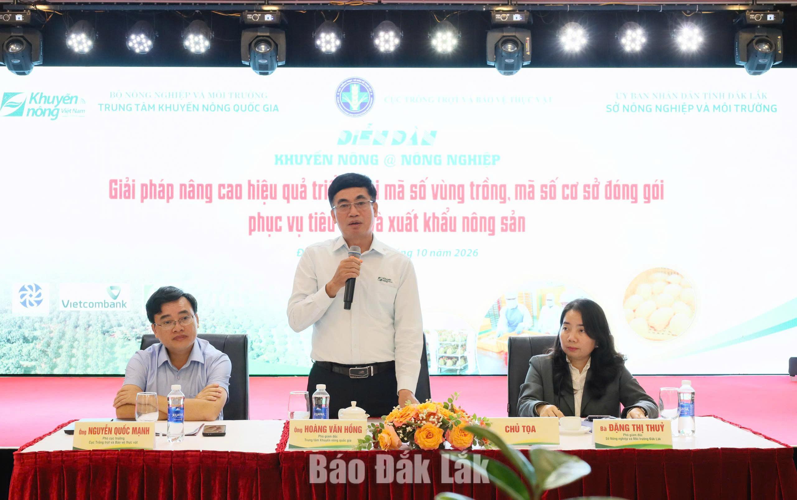 ông Hoàng Văn Hồng, Phó Giám đốc Trung tâm Khuyến nông Quốc gia điều hành phiên thảo luận.