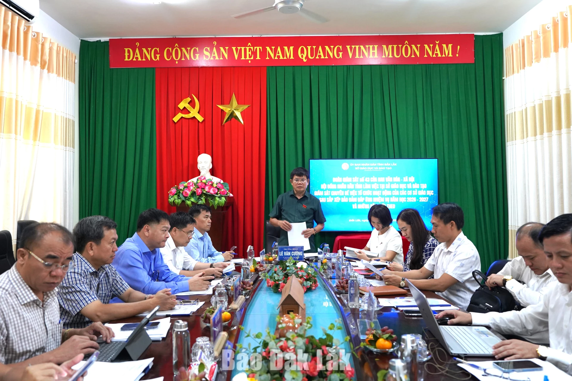 Trưởng Ban Văn hóa - Xã hội HĐND tỉnh Lê Văn Cường phát biểu kết luận buổi làm việc.