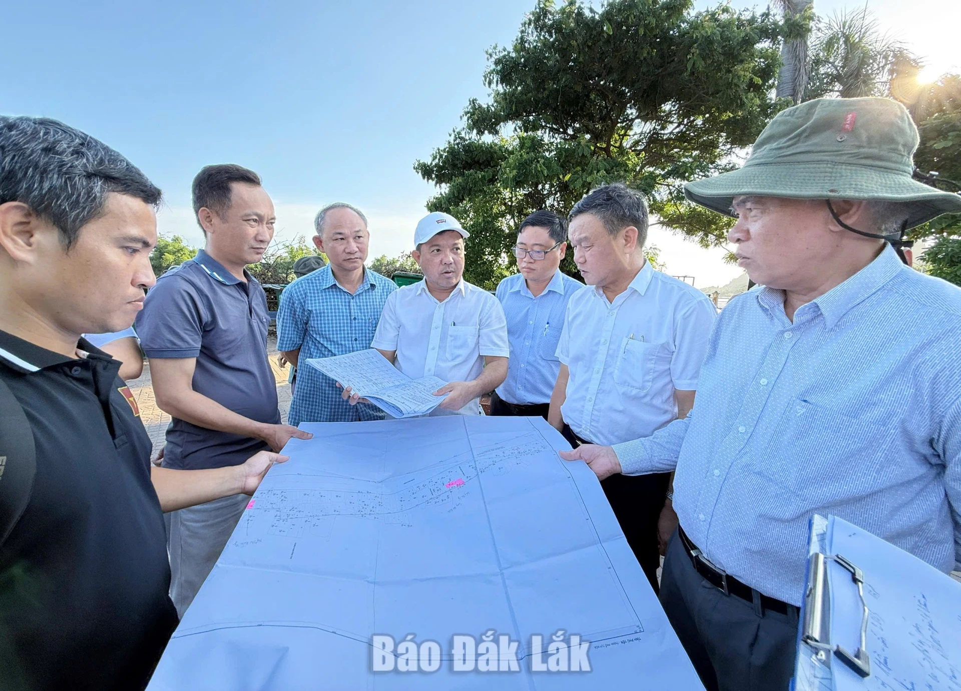 Đẩy nhanh giải phóng mặt bằng, bảo đảm tiến độ giải ngân 3 Đại diện chủ đầu tư báo cáo tình hình thi công dự án