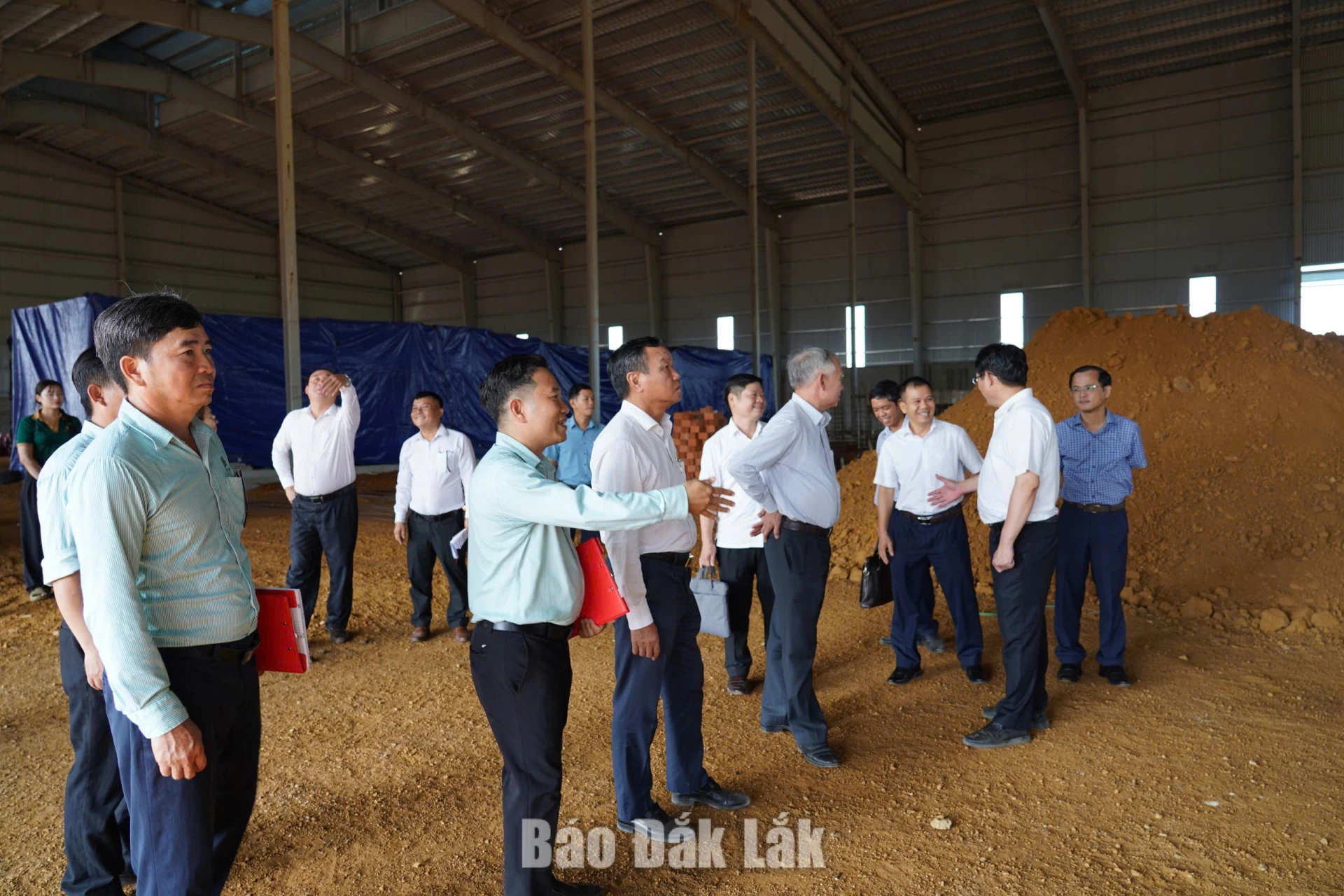 Phó Chủ tịch UBND tỉnh Đào Mỹ kiểm tra tiến độ các dự án công nghiệp 1 Phó Chủ tịch UBND tỉnh Đào Mỹ đi kiểm tra thực tế tình hình, tiến độ thực hiện Dự án Nhà máy sản xuất dăm gỗ và viên nén xuất khẩu Sơn Phú.