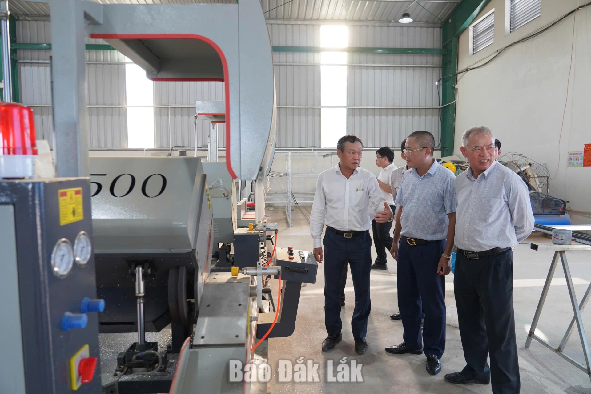 Phó Chủ tịch UBND tỉnh Đào Mỹ kiểm tra tiến độ các dự án công nghiệp 3 Phó Chủ tịch UBND tỉnh Đào Mỹ kiểm tra các dự án Nhà máy lắp ráp thiết bị điện của Công ty CP Công nghiệp Miền Trung.