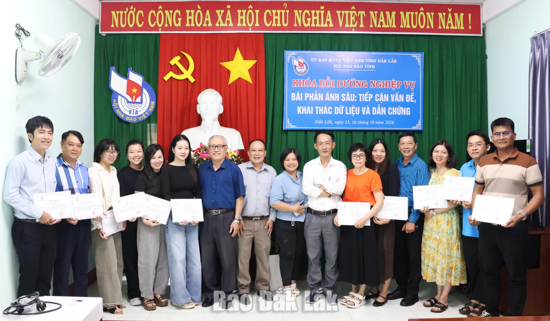 Bồi dưỡng nghiệp vụ cho phóng viên, biên tập viên các cơ quan báo chí 3 Ban tổ chức khóa học trao