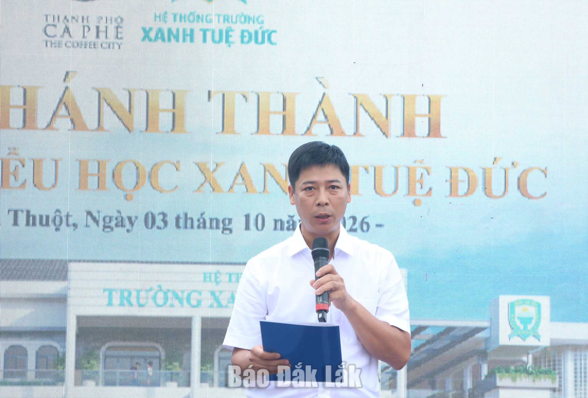 Khánh thành hai trường học tại khu đô thị Thành phố Cà phê 1 Phó Chủ tịch UBND phường Buôn Ma Thuột Đinh Văn Quán phát biểu tại buổi lễ.