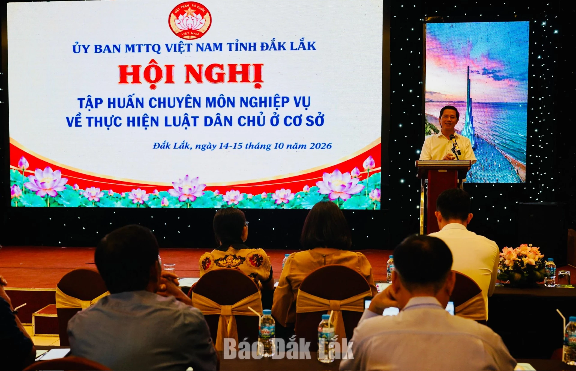 Quang cảnh tập huấn.