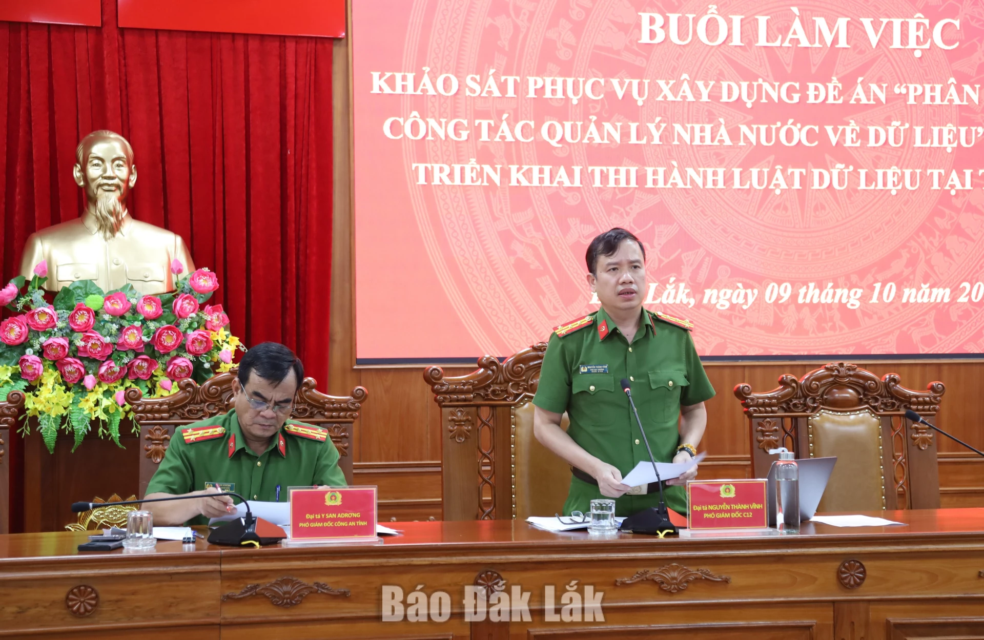 Khảo sát công tác quản lý nhà nước về dữ liệu tại Đắk Lắk 2 Đại tá Nguyễn Thành Vĩnh, Phó Giám đốc Trung tâm Dữ liệu quốc gia (Bộ Công an) phát biểu tại buổi làm việc.