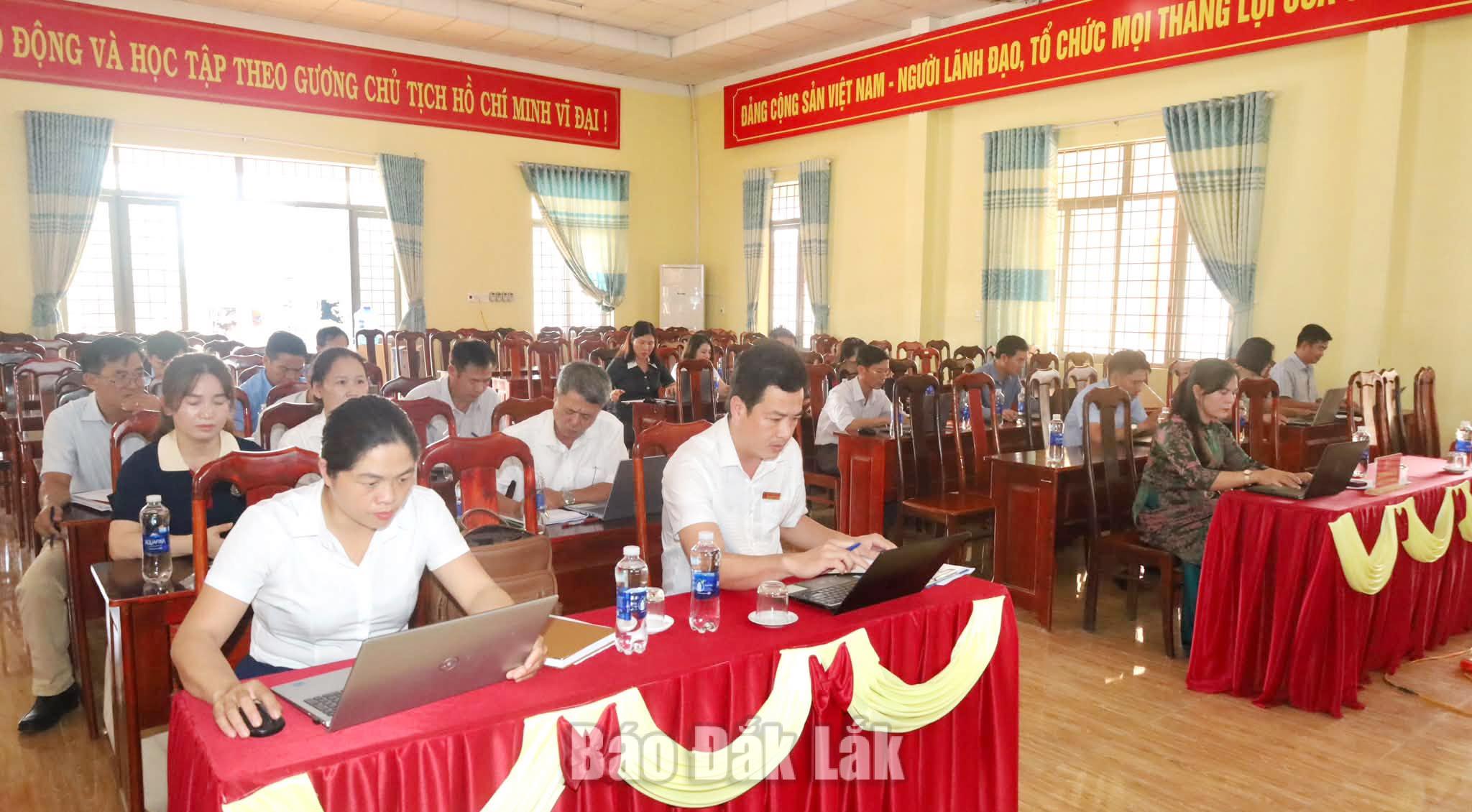 Xã Tam Giang tiếp tục đổi mới, nâng cao chất lượng giáo dục 1 Đại biểu tham dự hội nghị.