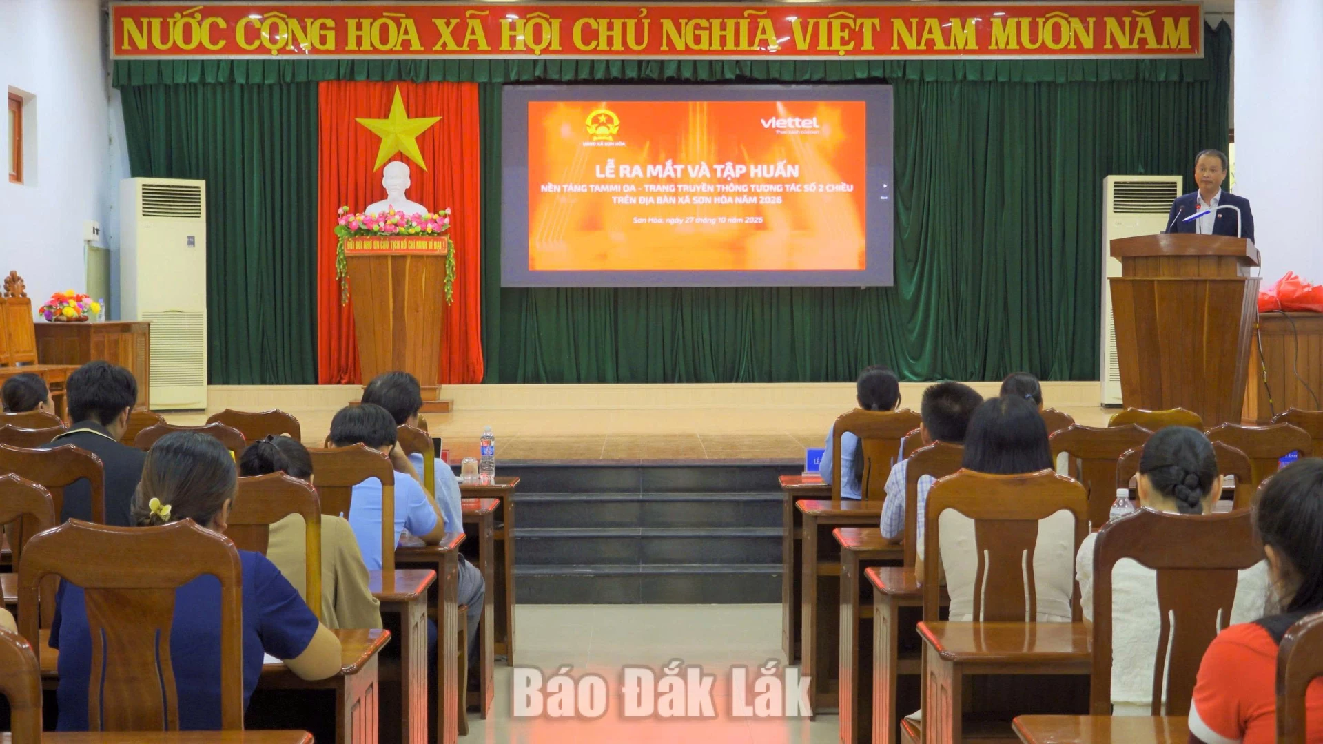 Xã Sơn Hòa ra mắt nền tảng tương tác số với người 1 Quang cảnh hội nghị.