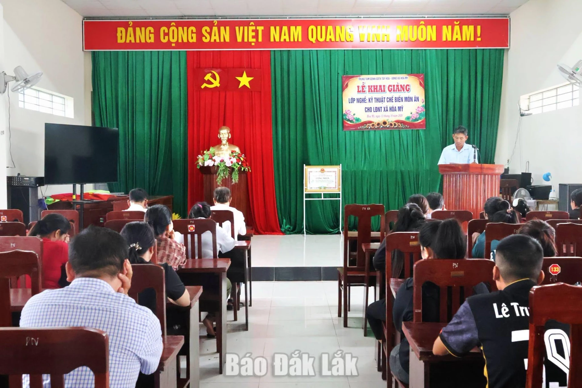 Hòa Mỹ khai giảng lớp đào tạo nghề chế biến món ăn 1 Các học viên tham gia khai giảng lớp tập huấn.