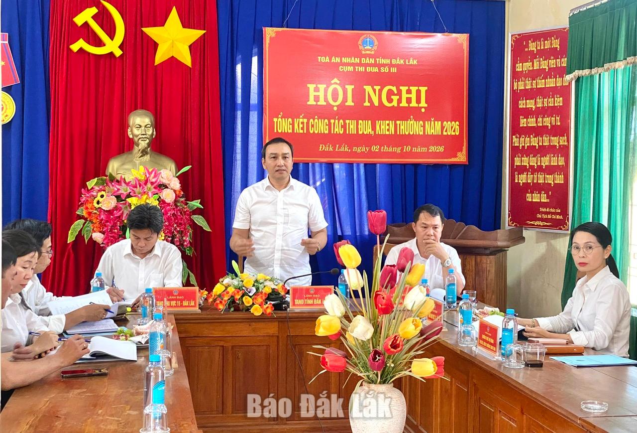 Cụm Thi đua số III, TAND tỉnh Đắk Lắk tổng kết công tác thi đua, khen thưởng năm 2026 1 Lãnh đạo Tòa án nhân dân tỉnh Đắk Lắk phát biểu tại hội nghị.
