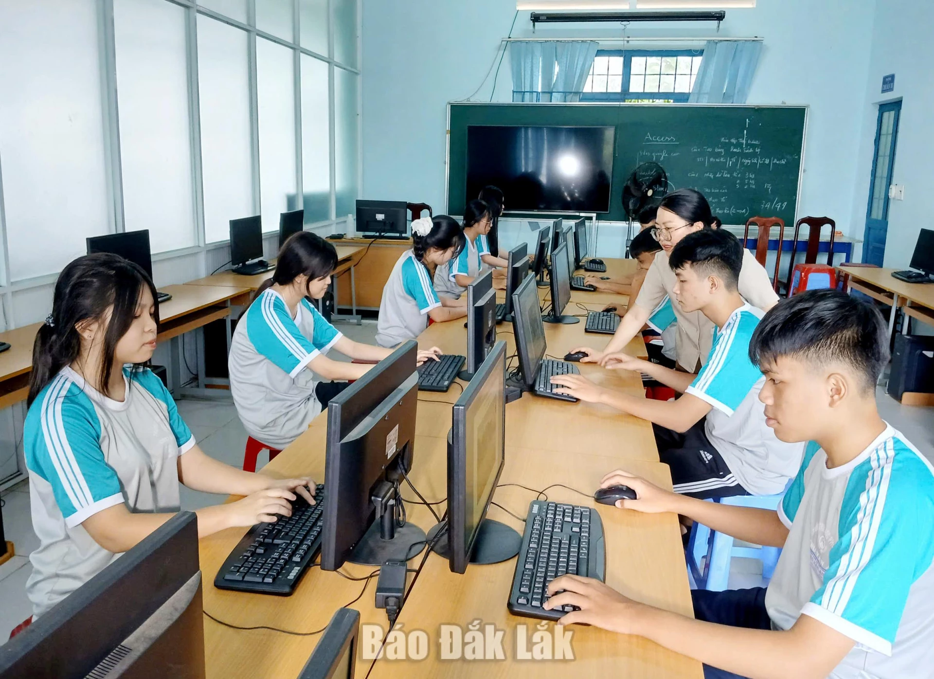 truong thpt cva 20261024164231 20261025173814