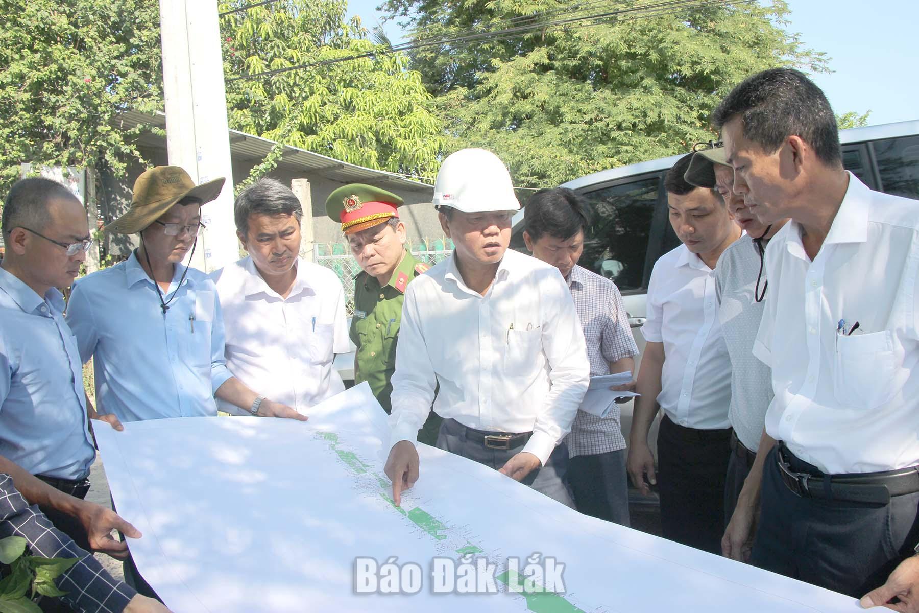 Phó Chủ tịch UBND tỉnh Đào Mỹ kiểm tra tiến độ giải phóng mặt bằng đường ven biển 2 Phó Chủ tịch UBND tỉnh Đào Mỹ yêu cầu địa phương rà soát từng trường hợp, đẩy nhanh chi trả bồi thường, bàn giao mặt bằng.